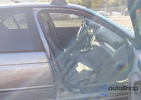 2005 BMW 325Xi from USA, damaged, VIN WBAEU33495PR19923